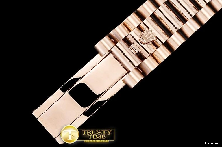 0306 RDD0208A – DayDate 40mm FlexibleFit 680